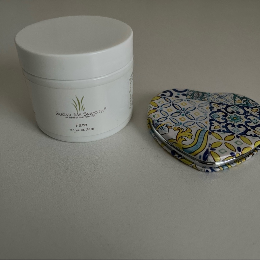 Sugar me smooth Face 3.1 oz with Italian design compact mirror
